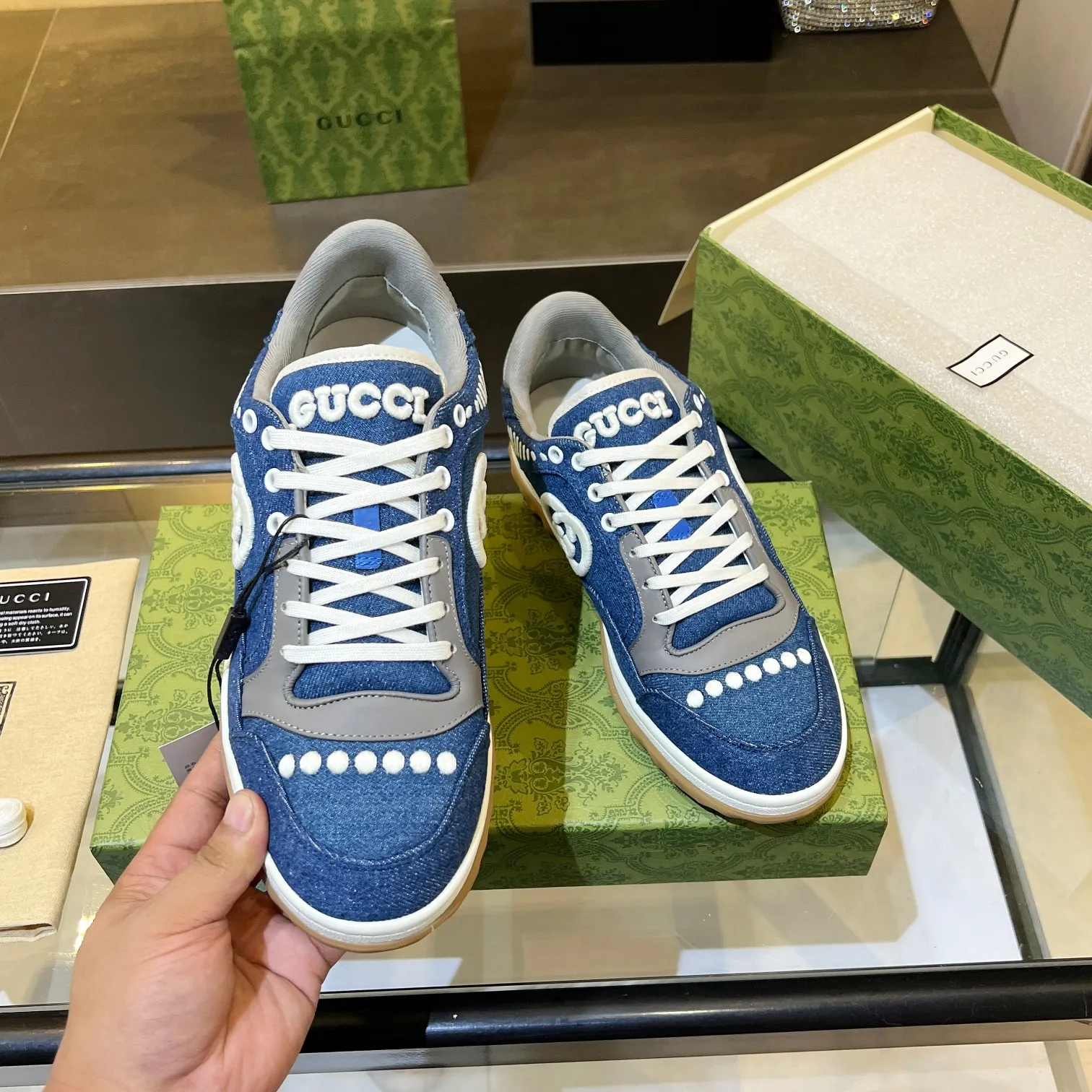 👟👟Ex-factory price 520👟👟 Top version, full styling effect, instant sales of the common practice of soft treading in the market, 💣💣💣Gucci2023 early spring Gucci G home latest hot style MAC80 sports shoes couple style casual retro distressed dirty shoes small dirty shoes small white shoes🌸🌸🌸 original purchase and development Production Gucci MAC80 new hot-selling series. The exquisite and compact interlocking double G logo romantically interprets the aesthetic concept of this series. Made of off-white leather, ▪️Material: original customized imported first-layer cowhide ▪️Inner lining: original customized imported breathable mesh ▪️Outsole: original molded two-color TPU outsole ▪️Sole thickness: 3CM ▪️Size: women's 35-40 / men's 39-45